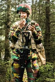 Der von armee und spezialeinheit (elite. Royal Video Prinzessin Elisabeth Von Belgien Geht Zum Militar Gala De