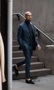 Comment Porter Un Pull A Col Roule Noir Avec Un Costume Bleu Marine 28 Tenues Et Looks Lookastic France