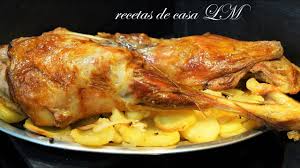 La carne de cordero lechal es muy fina, algo menos nutritiva que los ejemplares de mayor edad. Paletilla De Cordero Y Pierna De Cordero Al Horno Receta Super Deliciosa Y Facil Youtube