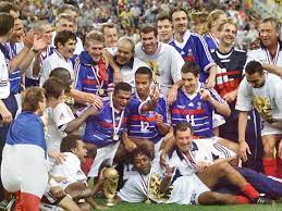 Équipe de france de football en 1998 l' équipe de france remporte la coupe du monde de football 1998 à domicile. Coupe Du Monde 1998 La Retro Victoire De La France En France Eurosport