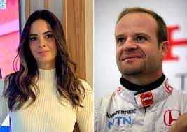A notícia foi confirmada pela apresentadora, que assegurou que o relacionamento começou após os dois se conhecerem por meio de amigos em comum. Ground News Band Presenter Is Dating Rubens Barrichello Says Website