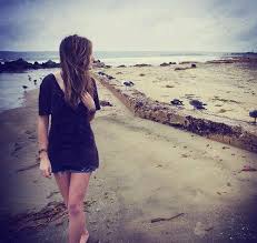 Résultat de recherche d'images pour "une fille triste swag"