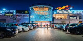 Tentato furto al centro Palladio, beccato il ladro: nello zaino un paio di  scarpe da 25 euro - Prima Vicenza