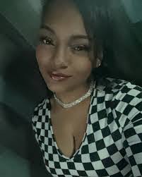 Alyse Garrett's Instagram, Twitter & Facebook