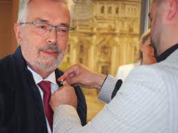 Uetersen: Rosennadel für Erhard Vogt für 40 Jahre Ehrenamt