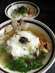 Kuey teow merupakan sejenis mi cina yang diperbuat daripada beras. Kuey Teow Sup Simple