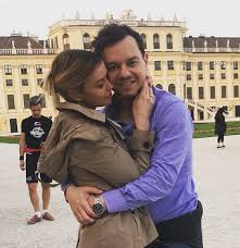 Vajk szente was born on april 5, 1981 in orosháza, hungary. Nacsa Oliver Megkerte Baratnoje Kezet Habostorta Hu