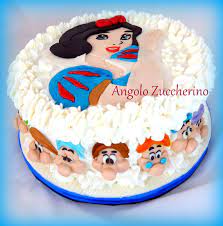 Torta Di Panna Con Biancaneve E I Sette Nani In Pasta Di Zucchero Torte Di Compleanno Per Bambini Torte Torte Dolci