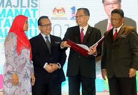 Pekebun kecil yang berkelayakan boleh buat tuntutan insentif sekarang untuk menerima faedah yang ditawarkan. Bmt Kepada Pekebun Kecil Penoreh Getah Disegerakan