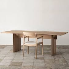 binnenkant minimalistisch met een warme uitstraling japanse meubels eettafel minimalistische