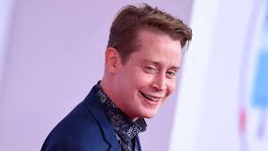 Die amerikanische familie reist von chicago nach europa, aber in einem ansturm von gebühren vergessen dumme eltern zu hause. Macaulay Culkin Verrat Wie Kevin Allein Zu Haus Heute Aussehen Wurde