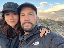 Samantha Martz's Instagram, Twitter & Facebook