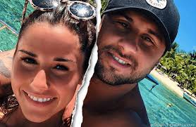 Dort wurde sarah sogar kürzlich am spielfeldrand gesichtet. Sarah Lombardi Freund Knutsch Foto Sarah Lombardi Teilt Offentliches Liebesbekenntnis An Ihren Freund Roberto Sarah Lombardi Ist Wieder Verliebt Floridab Button