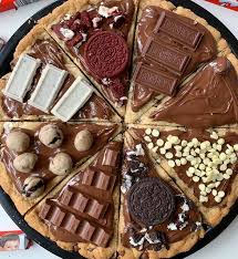 Nutella Cookie Pizza Topped With Kinder Oreo Cookie Dough Hershey S Nutella Cookies Et Biscuits Nutella Nourriture