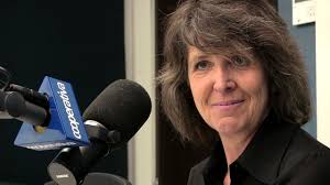 Amanda del Villar explicó en su estilo la preparación protocolar de la  "boda real"