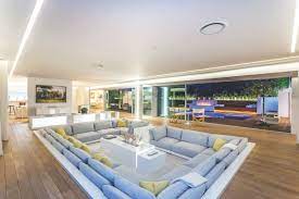 Elon musk's mansion overlooking los angeles recently sold for a bit less than his original asking price, and you can check out the interior in this listing. Elon Musk Orlando Bloom Elizabeth Taylor Inside The Celebrity Mansions