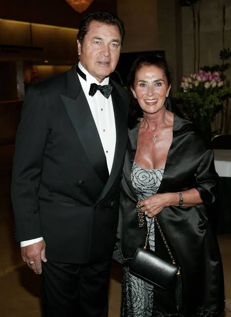 Engelbert Humperdinck begs for prayers as his wife has Covid and Alzheimer's - Irish Mirror