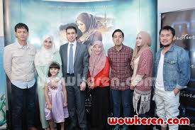 Apalagi ketika sosok pras muncul di hadapannya. Foto Para Pemeran Utama Dan Kru Film Surga Yang Tak Dirindukan Foto Bersama Foto 2 Dari 57