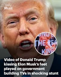 Ew turn those TVs OFF 😳 Read more: https://trib.al/KiR6ZVd