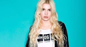 16 Yasindaki Aleyna Tilki Den Sitem Model Hair Celebrity Hairstyles Yellow Hair Color