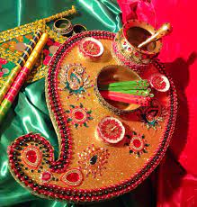 A Beautiful Paisley Shaped Mehndi Plate Perfect For The Mehndi Rasam Mehndi Decor Wedding Wall Decorations Paisley Wedding