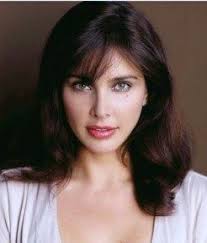 Makeup For Fair Skin Brown Hair And Green Eyes Pale Skin Hair Color Fair Skin Makeup Hair Color For Fair Skin