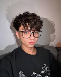 Frankie Cruz's Instagram, Twitter & Facebook