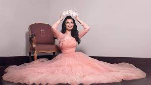 أعلنت الفنانة الأردنية ديانا كرزون عن حملها في طفلها الأول بطريقتها الخاصة. Ø¯ÙŠØ§Ù†Ø§ ÙƒØ±Ø²ÙˆÙ† Ø­Ø§Ù…Ù„ ØªØ¹Ø±Ù Ø¹Ù„Ù‰ Ø§Ù„Ø¨Ù„Ø¯ Ø§Ù„ØªÙŠ Ø§Ø®ØªØ§Ø±ØªÙ‡Ø§ Ø§Ù„ÙÙ†Ø§Ù†Ø© Ø§Ù„Ø£Ø±Ø¯Ù†ÙŠØ© Ù„Ø¥Ù†Ø¬Ø§Ø¨ Ø·ÙÙ„Ù‡Ø§ Ø±ÙˆÙŠØªØ±Ø¯ Ø¹Ø±Ø¨ÙŠ