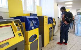 Trouvez un bureau de poste à pau. La Poste Pau Bosquet Moins De Guichets Plus De Modernite La Republique Des Pyrenees Fr