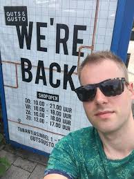 WE'RE BACK! Wil jij 50,- shopping money winnen?! Heb jij de Guts & Gusto  posters al gespot?!👀 Op 50 plaatsen in Enschede kun je deze posters  spotten in bushokjes (ook in het