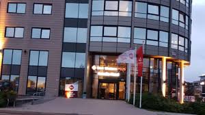 Het best western amsterdam airport hotel ligt pal naast de luchthaven schiphol en biedt elk half uur een gratis pendeldienst van 06:15 tot 23:45 uur. Best Western Plus Amedia Amsterdam Airport Aalsmeer Holidaycheck Nordholland Niederlande