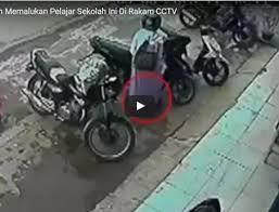 Buat lelaki sekolah menengah itu mulai menyukai anda dengan. Memalukan Pelajar Wanita Buat Perkara Yang Memalukan Ibu Bapa Dirakam Cctv