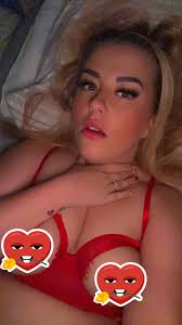 OnlyFans Model in voyeur - FameRegistry.com