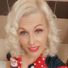 Are there any food places open near Children's hospital?