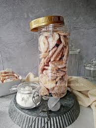Perlu diketahui lidah buaya dalam bahasa latin disebut aloe vera atau aloe barbadensis milleer. Mudahnya Buat Kuih Tiram Atau Lidah Buaya Sendiri Jom Cuba Pasti Jimat Qasey Honey
