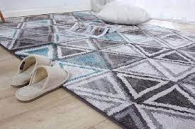 Kelompok ini dapat dikaitkan karpet shaggy untuk kamar mandi dan nenek keset yang terbuat dari anyaman jalinan dan tikar pompone untuk. Tips Memilih Karpet Untuk Kamar Tidur Dari Bujet Sampai Warna Yang Tepat Cantik Tempo Co