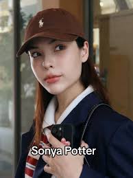 Sonya's Stunning Gryffindor-Inspired Outfit