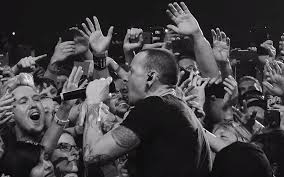 Cadd9 g in a sky of a million stars it flickers, flickers d/f em who cares when someone's time runs out? Linkin Park Shares Crawling Performance Clip From One More Light Live Ghost Cult Magazineghost Cult Magazine
