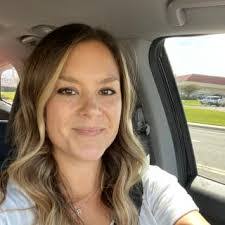 Anna Bixler's Instagram, Twitter & Facebook