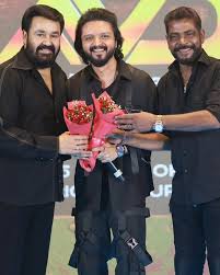 🙏 Mollywood anchor Rajesh Keshav has been admitted to the ICU after suffering a cardiac arrest. Doctors have confirmed that his condition is currently stable. Wishing him a speedy recovery ❤️ . . . #