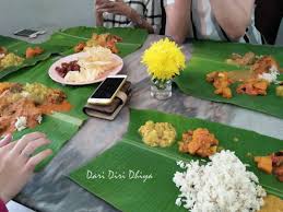 Tata daun pisang, bagian pudar menghadap atas. Nasi Daun Pisang Devi S Corner Bangsar 2017 Dari Diri Dhiya