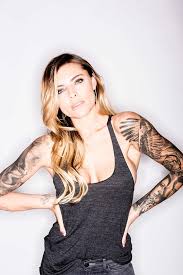 August, war bislang vor allem der andere arm mit tattoos verziert. Sophia Thomalla Krasse Tattoo Challenge Mit Helene Fischer Express De