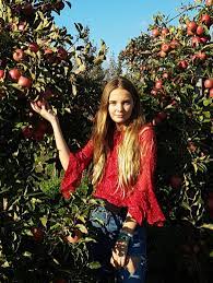 Racquel bijou, 19, jeremiah horenstein, 22, ashton. Beautiful 13 Year Old Girl Picture Taken By Mom At Apple Orchard Beautiful Girl Photo Cute Girl Pic Girl Photography
