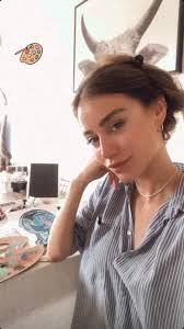 Herkese merhaba! 🙋🏽‍♀️ Tenemos otro cumpleaños! La bella actriz Hazal  Benli Quien dio vida al personaje de Fadik Que sea un hermoso cumpleaños.  Que tenga un buen y saludable año. İyi ki