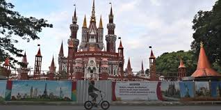Presently it has 18 museums ranging from fauna, history, cultures, to science. 1ieo Peyhadwtm