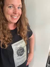 How to contact descendants of Tharle and Bellett families in Dandenong?