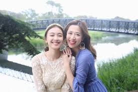Wo men cong jie hun kai shi lian ai , dating after marriage , we started dating from marriage , love begins from marriage , love from marriage , 我们从结婚开始恋爱 , cong jie hun kai shi lian ai , 從結婚開始戀愛. å²'æè³¢çµå©š åœ¨å¥½å‹ å®¶äººè¦‹è­‰ä¸‹ä½Žèª¿ç°½ç´™çµå©šè€å…¬èº«ä»½å¤§æ›å…‰ Topbeauty