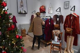 Contact bijouterie roussel on messenger. Rush De Noel Ils Soutiennent Les Commerces De Proximite