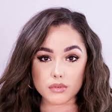 Ashly Lopez's Instagram, Twitter & Facebook