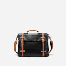 La besace est, chez les gentlemans, l'une des alternatives les plus courants au sac. Sacoche Besace Cuir Noir Et Marron Sac Bandouliere